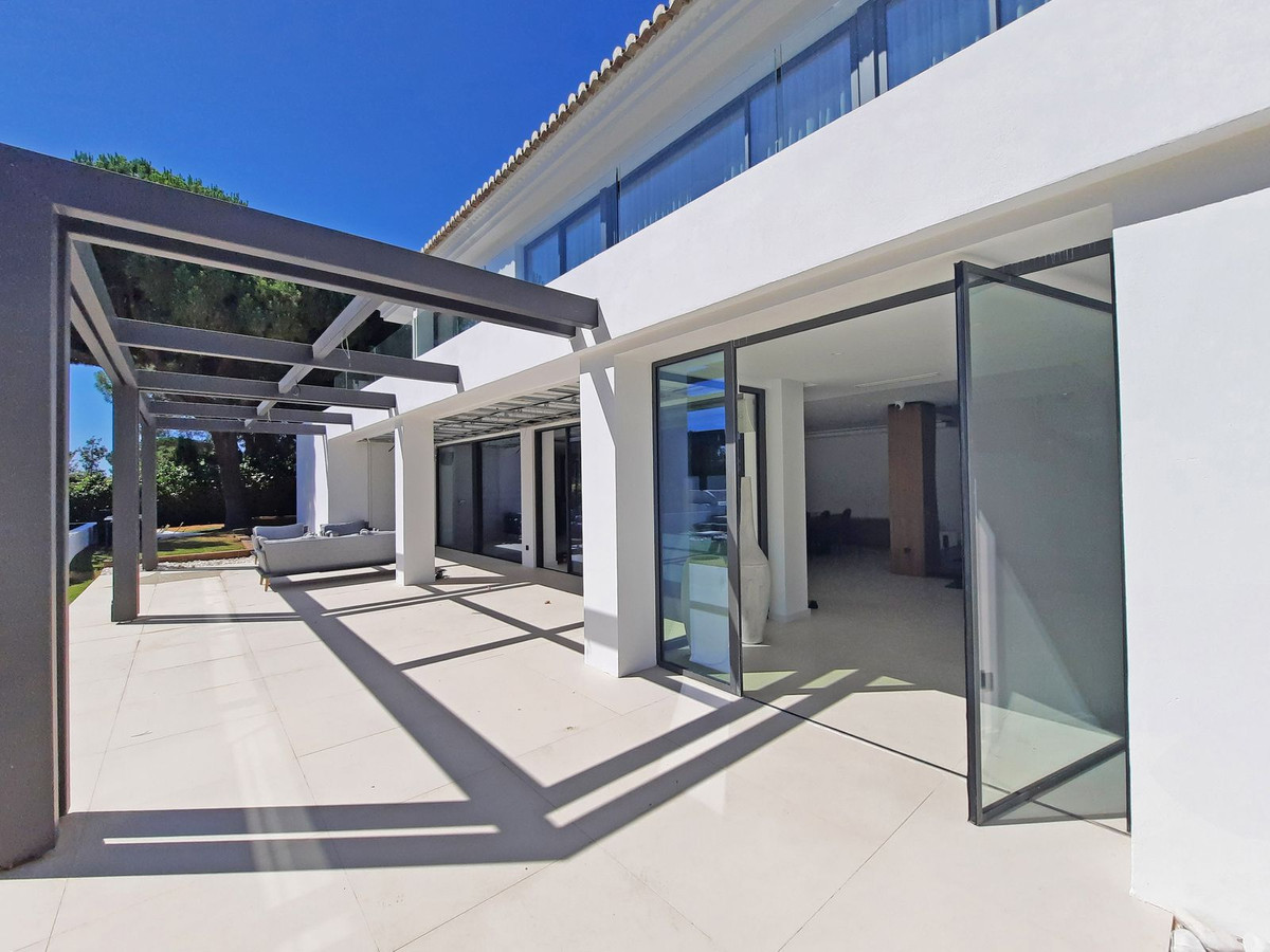 Se vende Villa - Chalet de 4 dormitorios en Costa Del Sol, Málaga, España