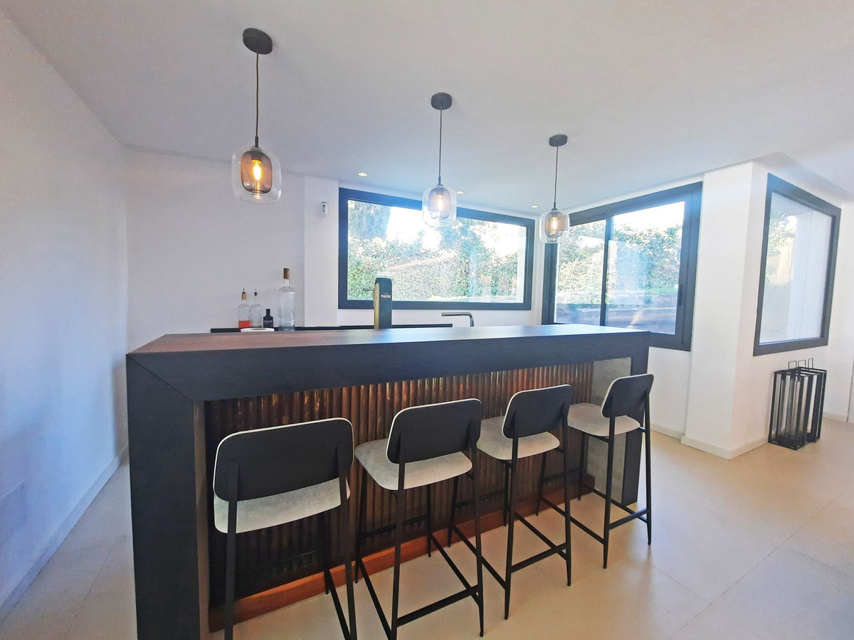 Se vende Villa - Chalet de 4 dormitorios en Costa Del Sol, Málaga, España