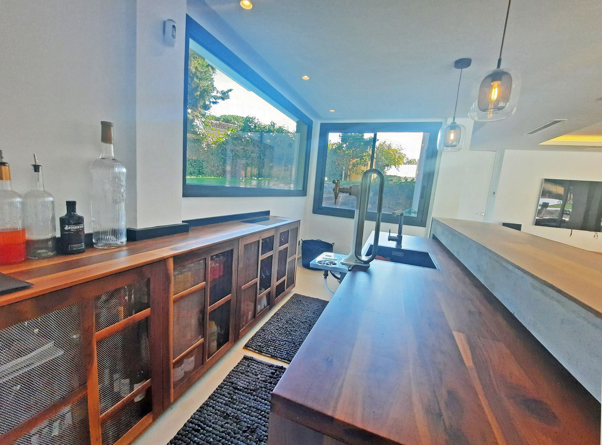 Se vende Villa - Chalet de 4 dormitorios en Costa Del Sol, Málaga, España