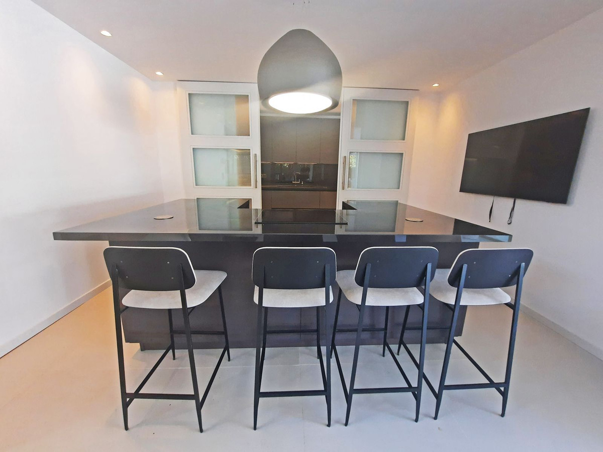 Se vende Villa - Chalet de 4 dormitorios en Costa Del Sol, Málaga, España