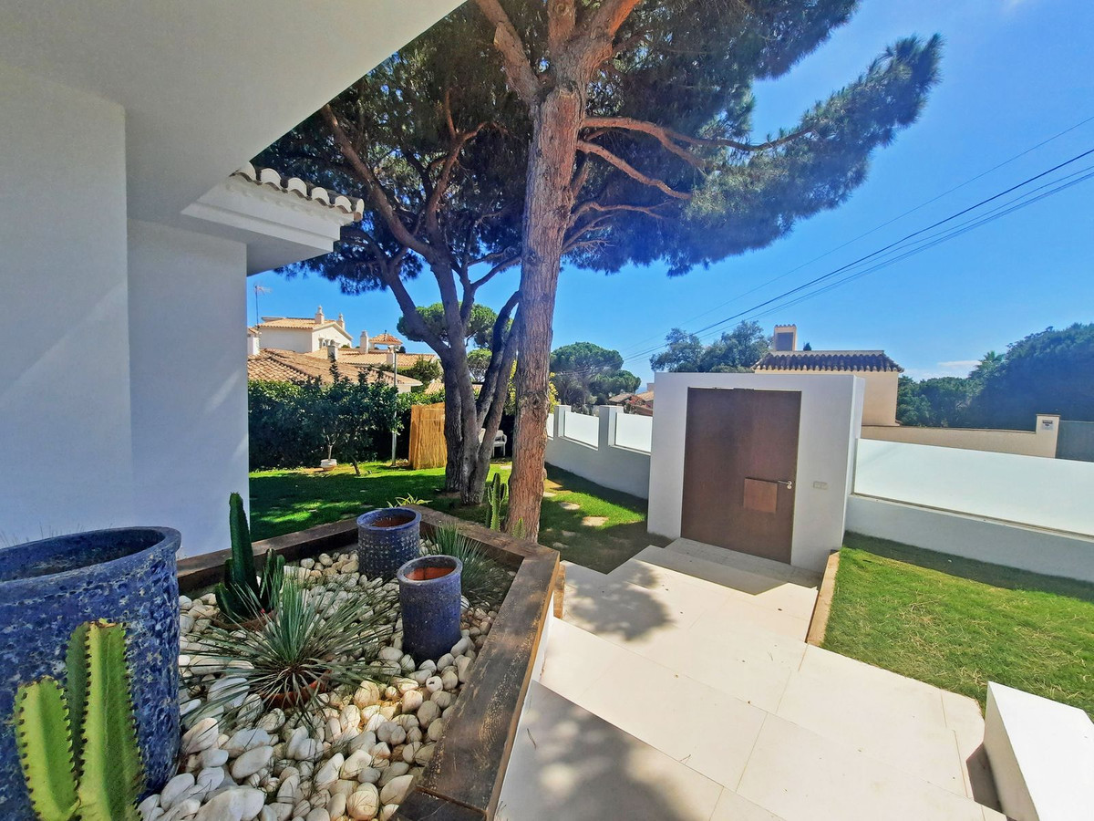 Se vende Villa - Chalet de 4 dormitorios en Costa Del Sol, Málaga, España