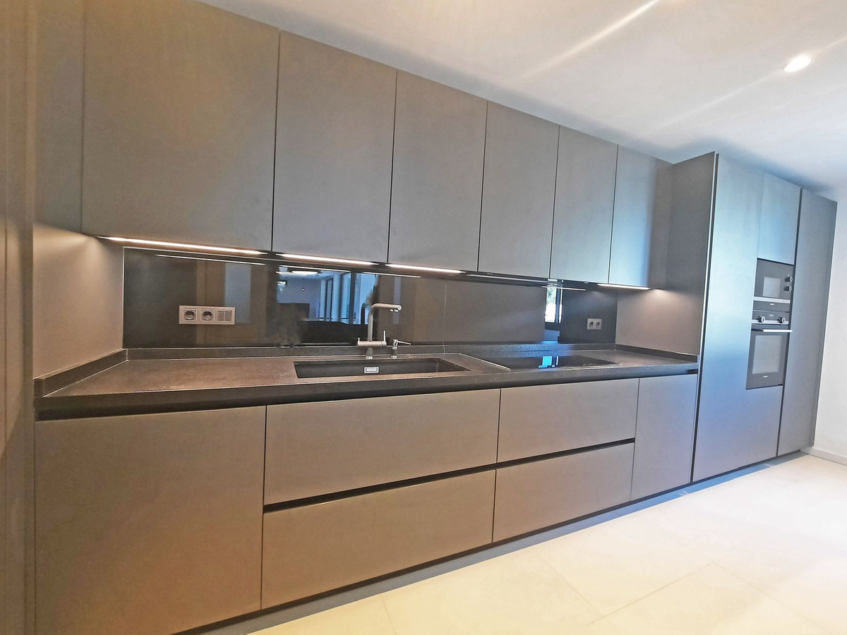 Se vende Villa - Chalet de 4 dormitorios en Costa Del Sol, Málaga, España