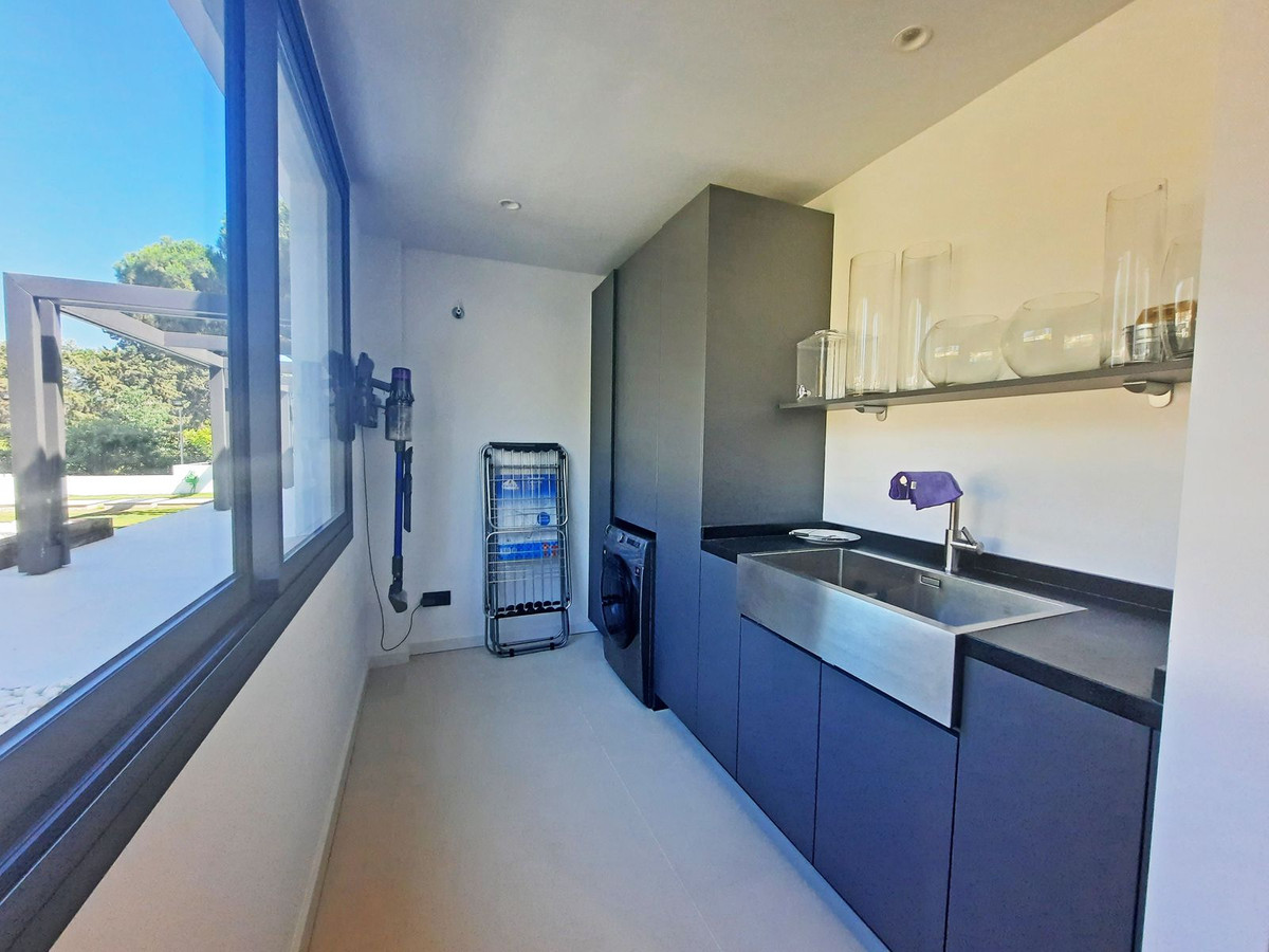 Se vende Villa - Chalet de 4 dormitorios en Costa Del Sol, Málaga, España