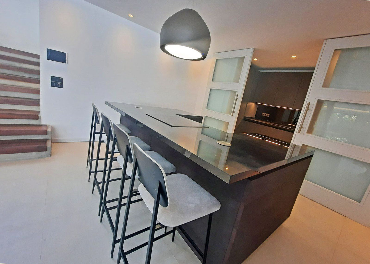 Se vende Villa - Chalet de 4 dormitorios en Costa Del Sol, Málaga, España