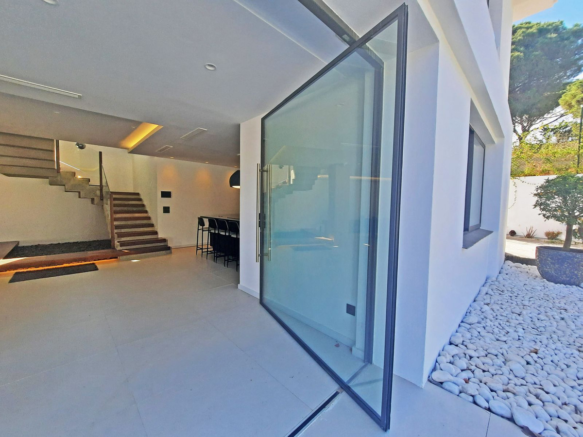 Se vende Villa - Chalet de 4 dormitorios en Costa Del Sol, Málaga, España