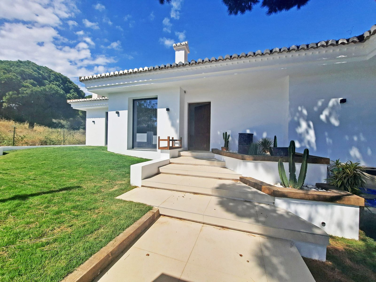Se vende Villa - Chalet de 4 dormitorios en Costa Del Sol, Málaga, España