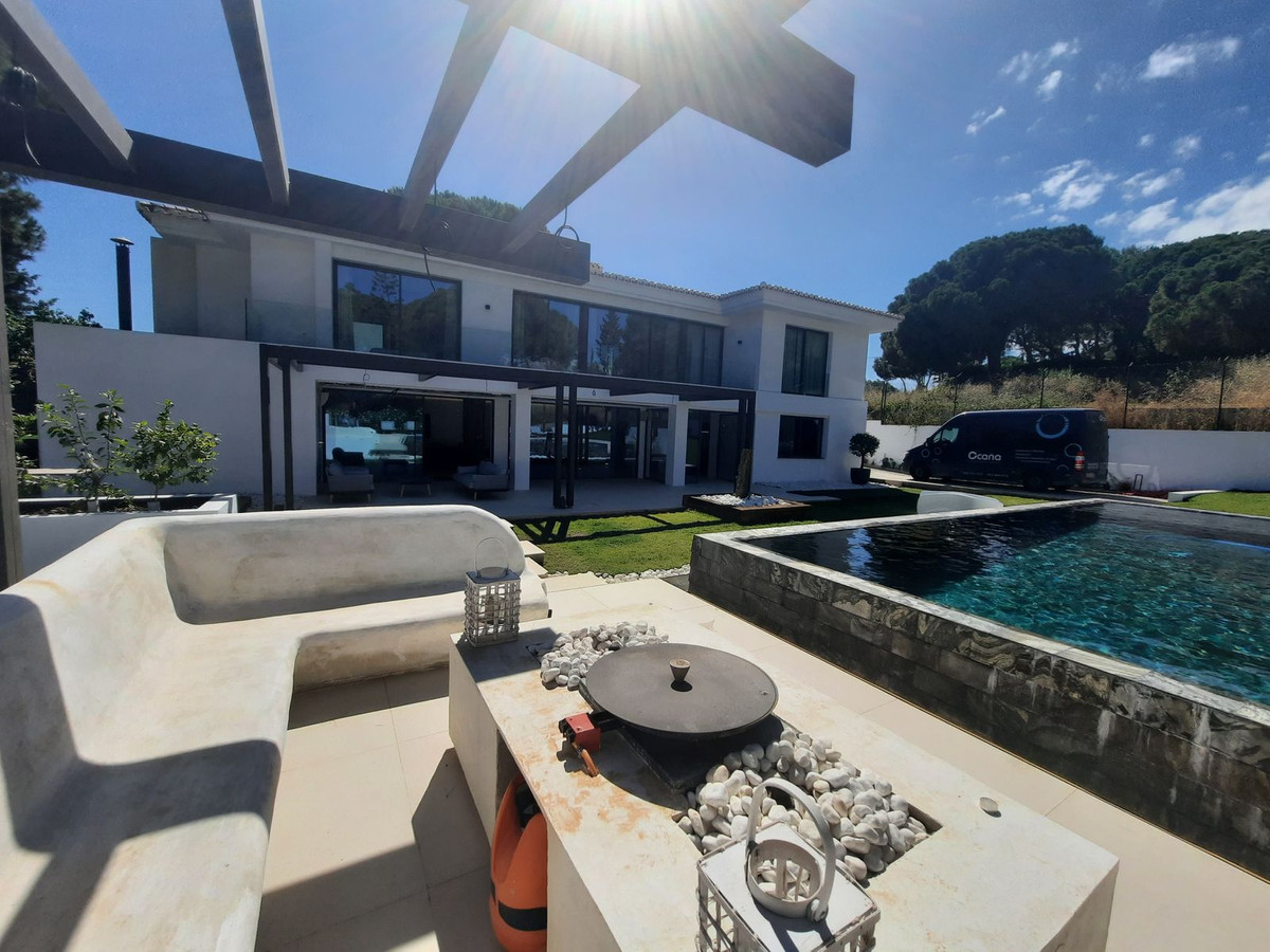 Se vende Villa - Chalet de 4 dormitorios en Costa Del Sol, Málaga, España