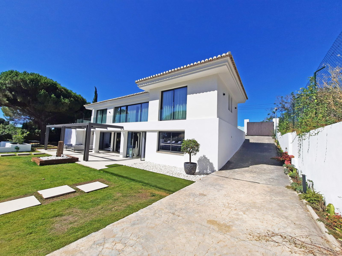 Se vende Villa - Chalet de 4 dormitorios en Costa Del Sol, Málaga, España