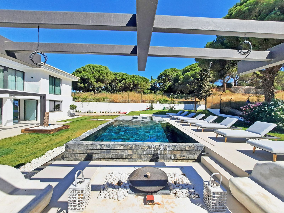 Se vende Villa - Chalet de 4 dormitorios en Costa Del Sol, Málaga, España