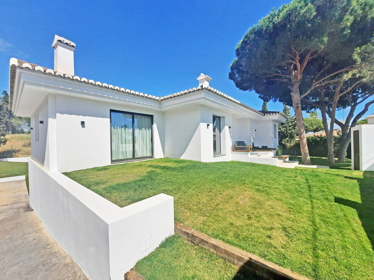 Se vende Villa - Chalet de 4 dormitorios en Costa Del Sol, Málaga, España
