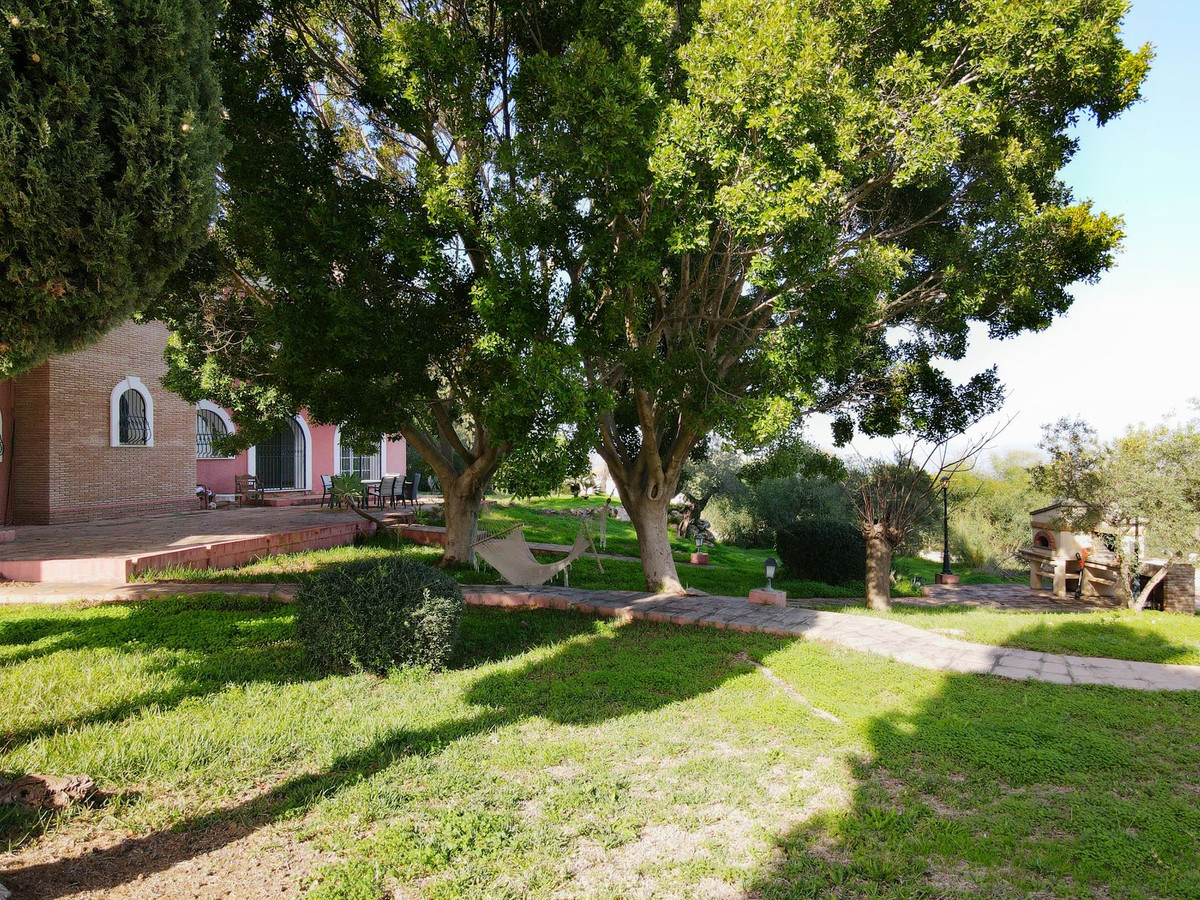 5 Bed Townhouse for sale in Alhaurín El Grande Costa Del Sol, Málaga, Spain