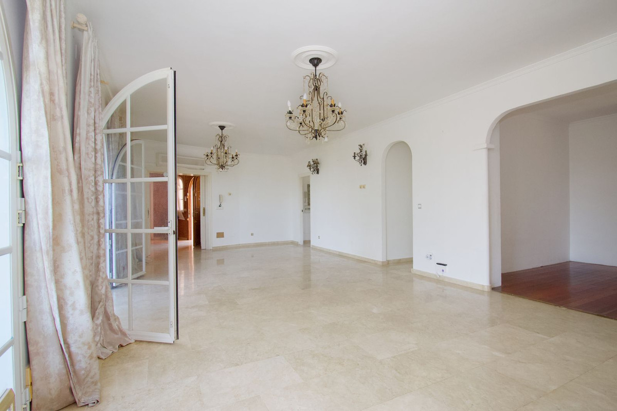 5 Bed Townhouse for sale in Alhaurín El Grande Costa Del Sol, Málaga, Spain