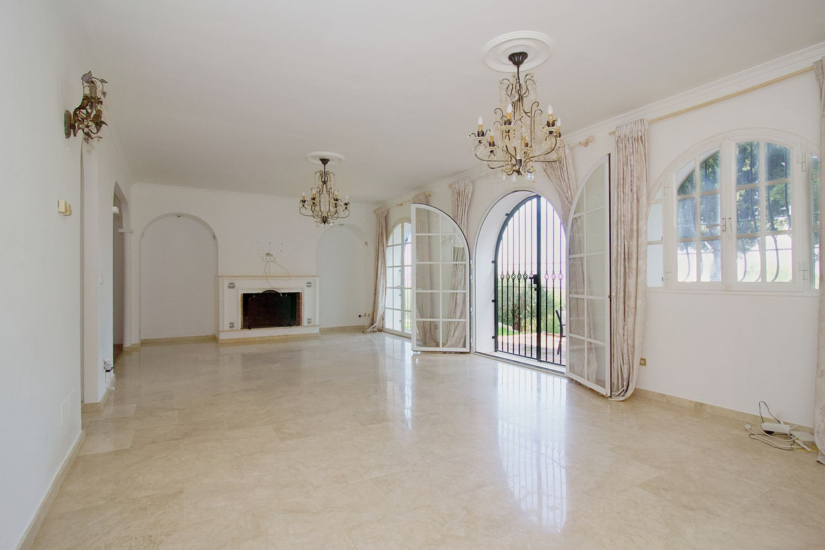 5 Bed Townhouse for sale in Alhaurín El Grande Costa Del Sol, Málaga, Spain
