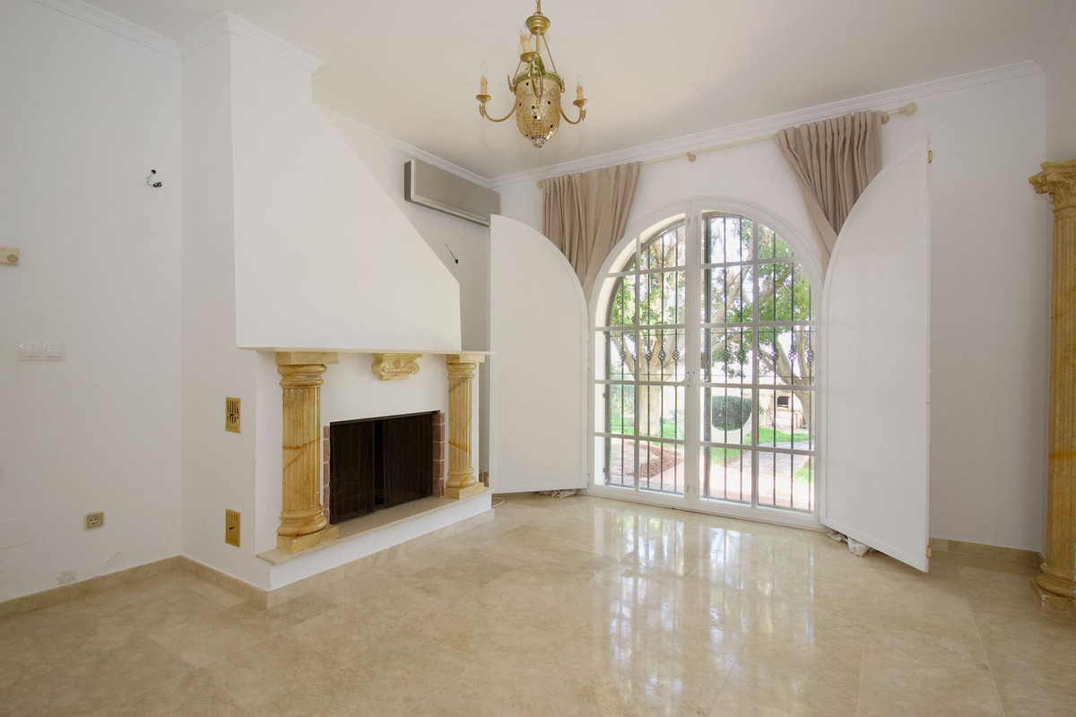 5 Bed Townhouse for sale in Alhaurín El Grande Costa Del Sol, Málaga, Spain