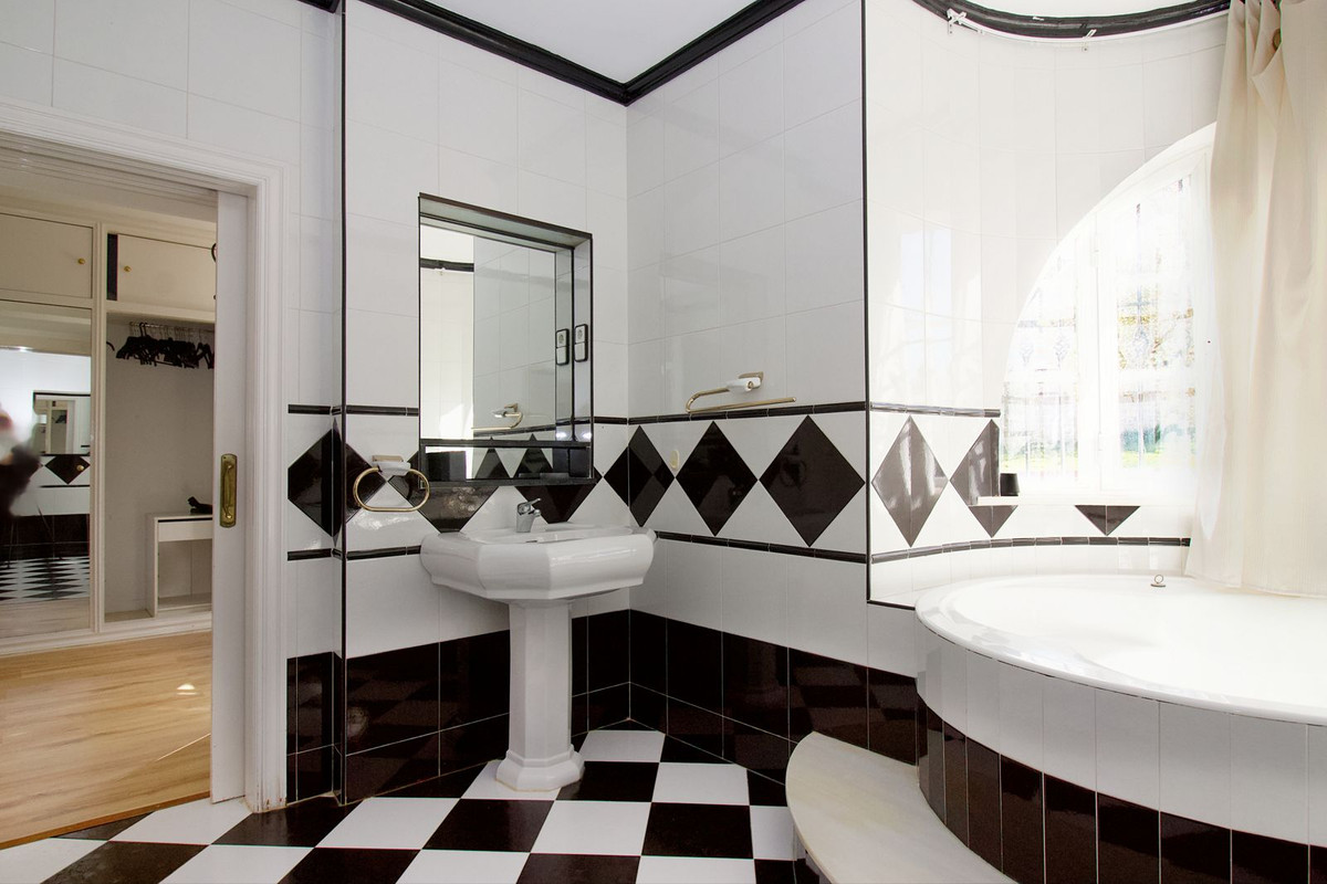 5 Bed Townhouse for sale in Alhaurín El Grande Costa Del Sol, Málaga, Spain
