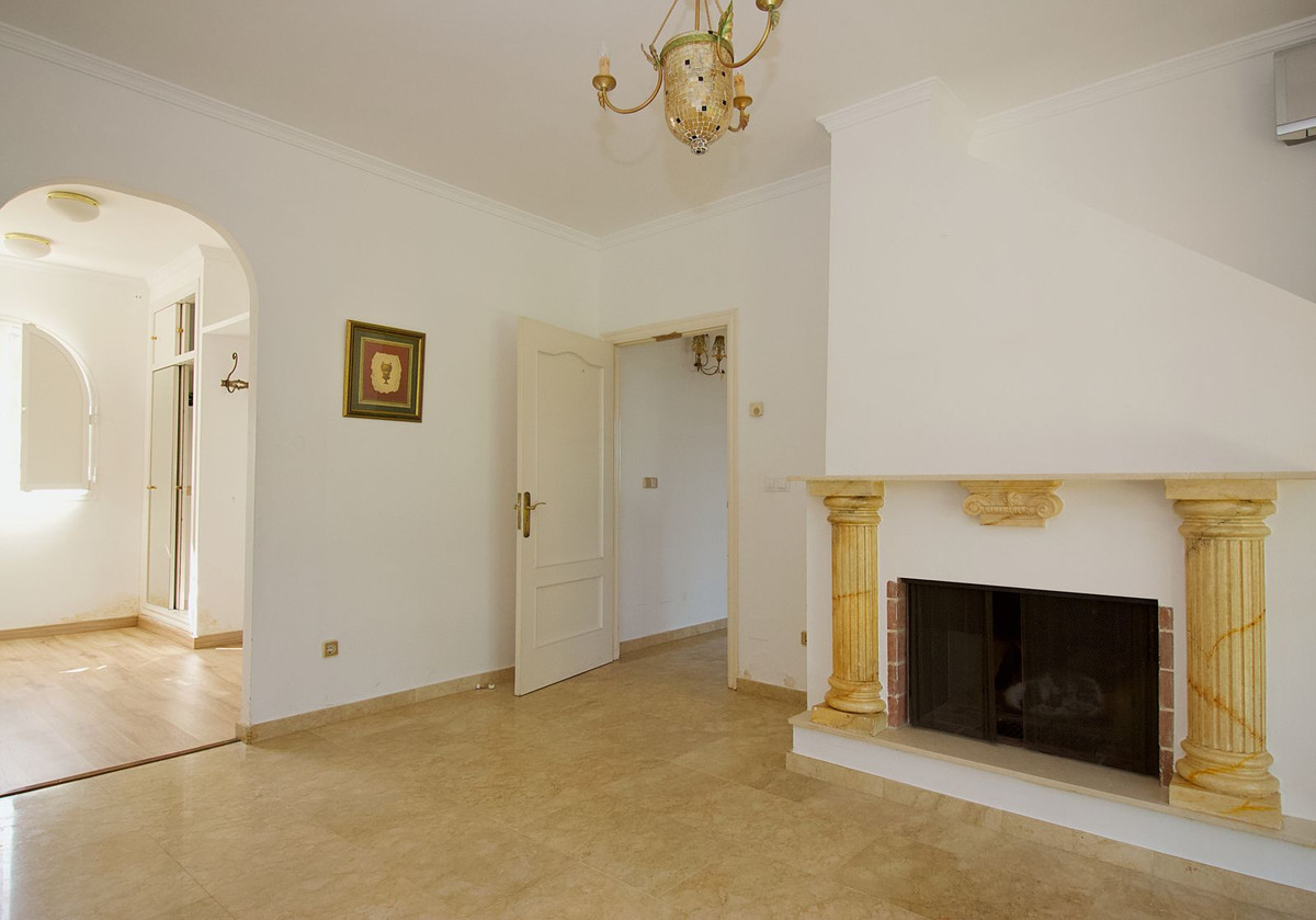 5 Bed Townhouse for sale in Alhaurín El Grande Costa Del Sol, Málaga, Spain