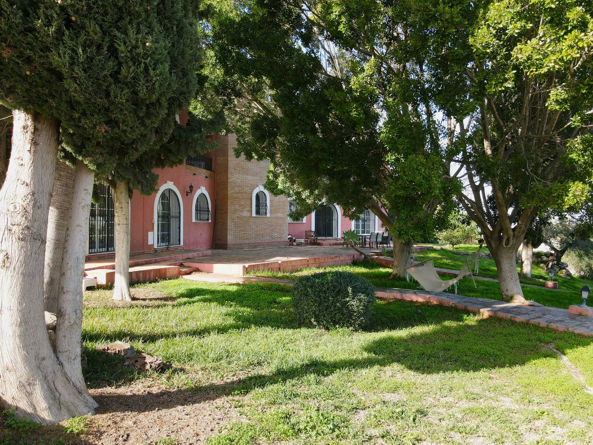 5 Bed Townhouse for sale in Alhaurín El Grande Costa Del Sol, Málaga, Spain