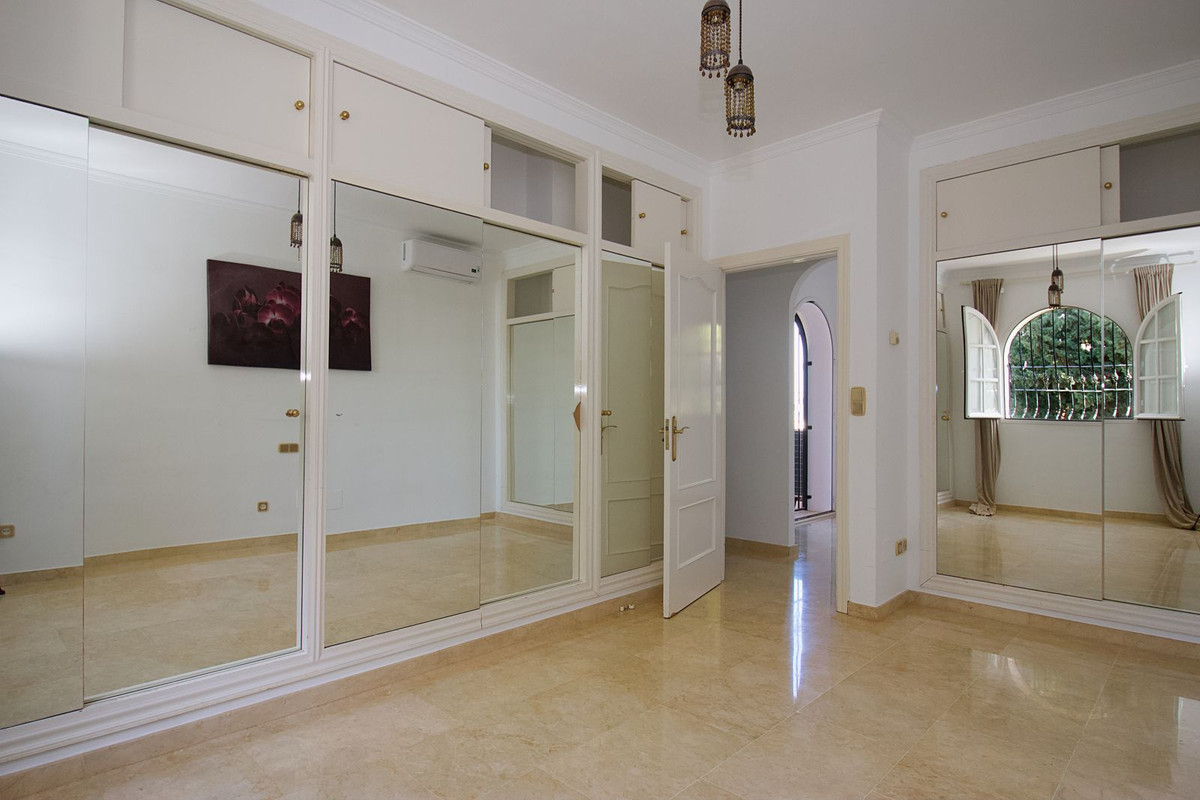 5 Bed Townhouse for sale in Alhaurín El Grande Costa Del Sol, Málaga, Spain