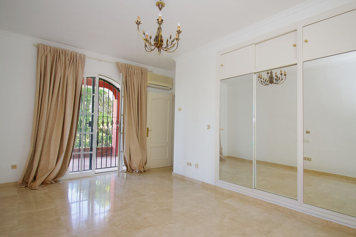 5 Bed Townhouse for sale in Alhaurín El Grande Costa Del Sol, Málaga, Spain