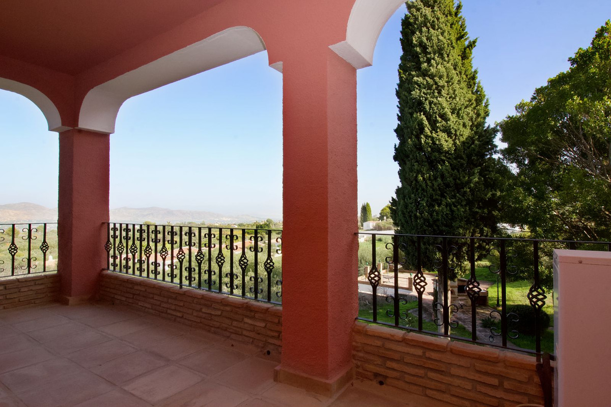 5 Bed Townhouse for sale in Alhaurín El Grande Costa Del Sol, Málaga, Spain