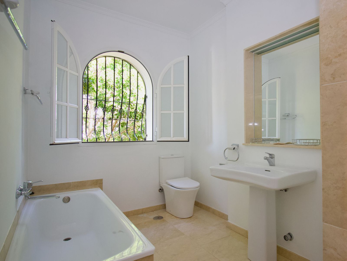5 Bed Townhouse for sale in Alhaurín El Grande Costa Del Sol, Málaga, Spain