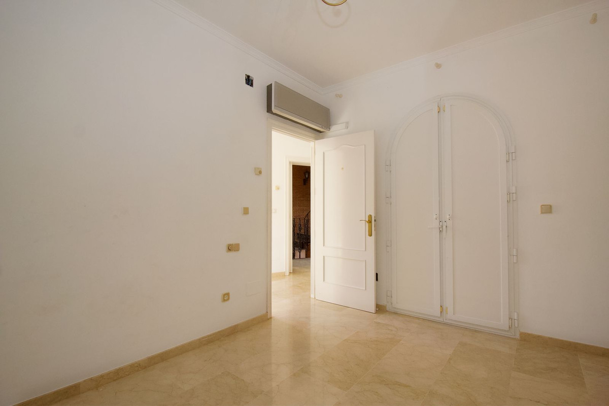 5 Bed Townhouse for sale in Alhaurín El Grande Costa Del Sol, Málaga, Spain