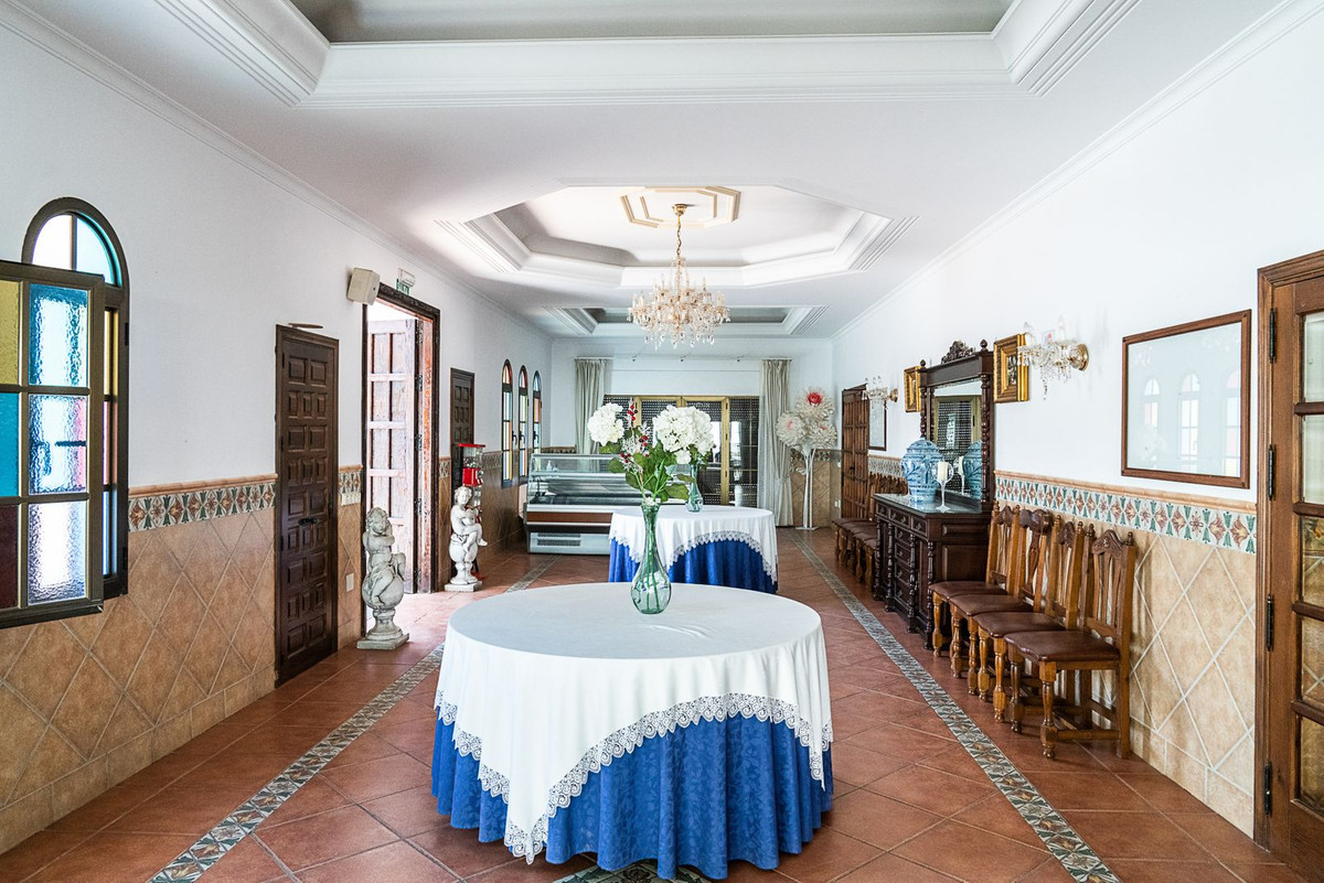 Se vende Terreno Comercial  en Costa Del Sol, Málaga, España