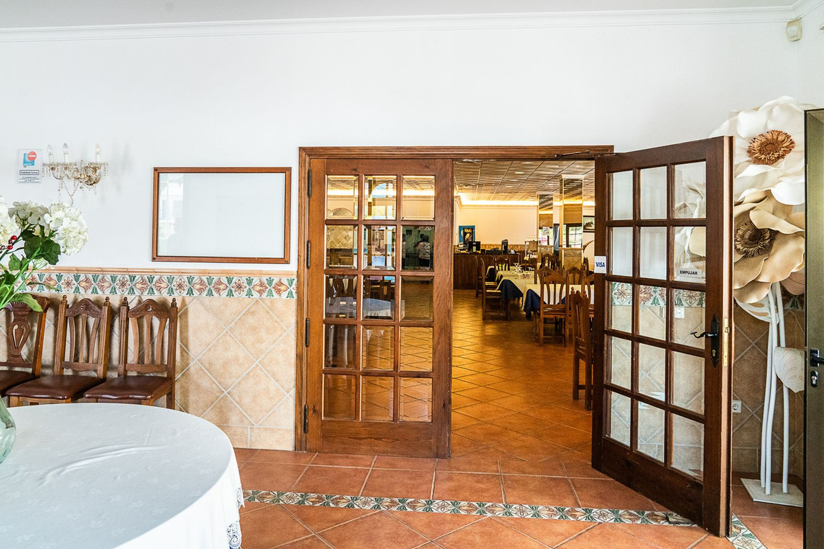 Se vende Terreno Comercial  en Costa Del Sol, Málaga, España
