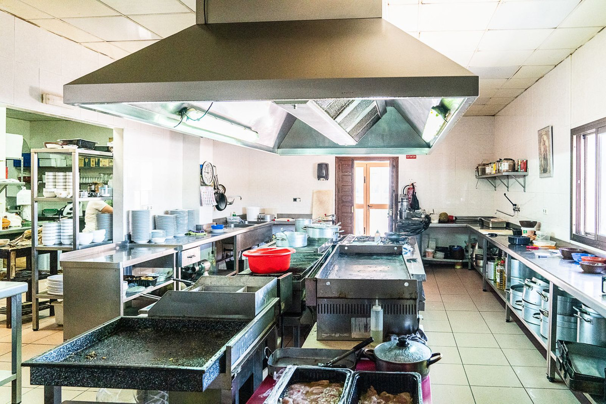 Se vende Terreno Comercial  en Costa Del Sol, Málaga, España