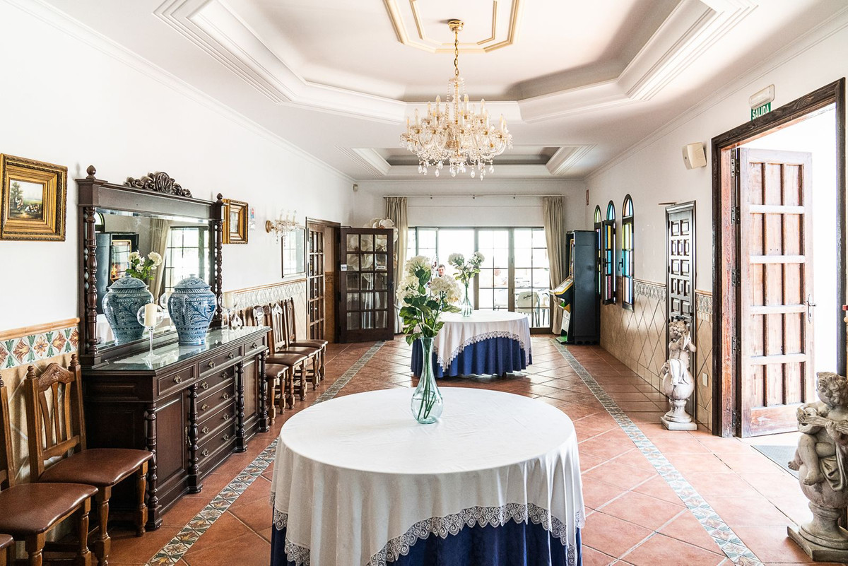 Se vende Terreno Comercial  en Costa Del Sol, Málaga, España