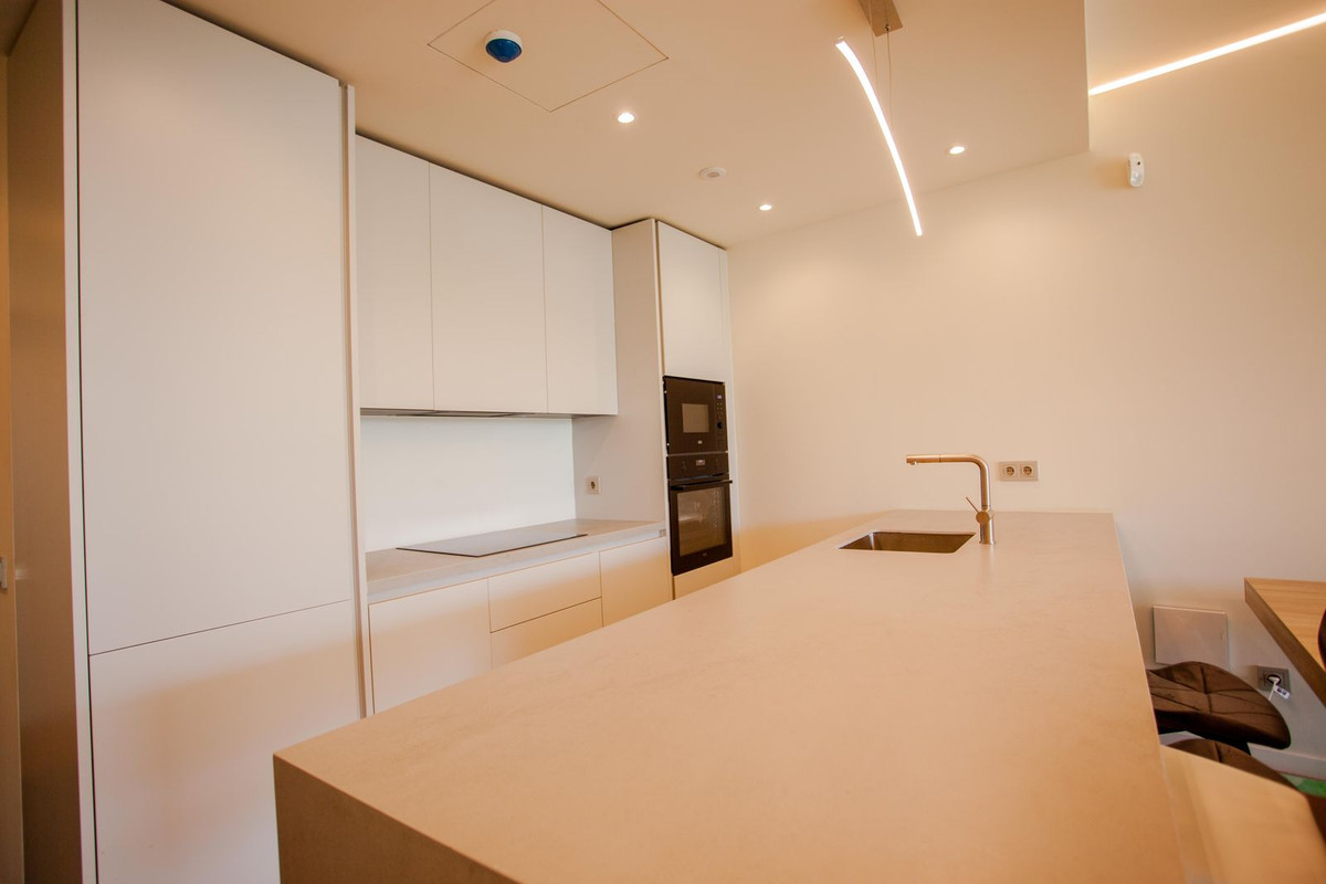 2 Bed Apartment for sale in Fuengirola Costa Del Sol, Málaga, Spain
