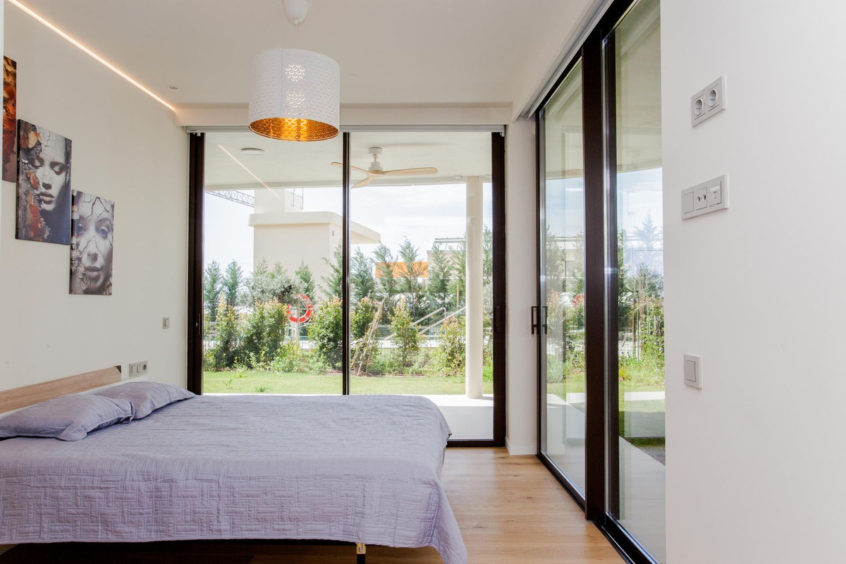 2 Bed Apartment for sale in Fuengirola Costa Del Sol, Málaga, Spain