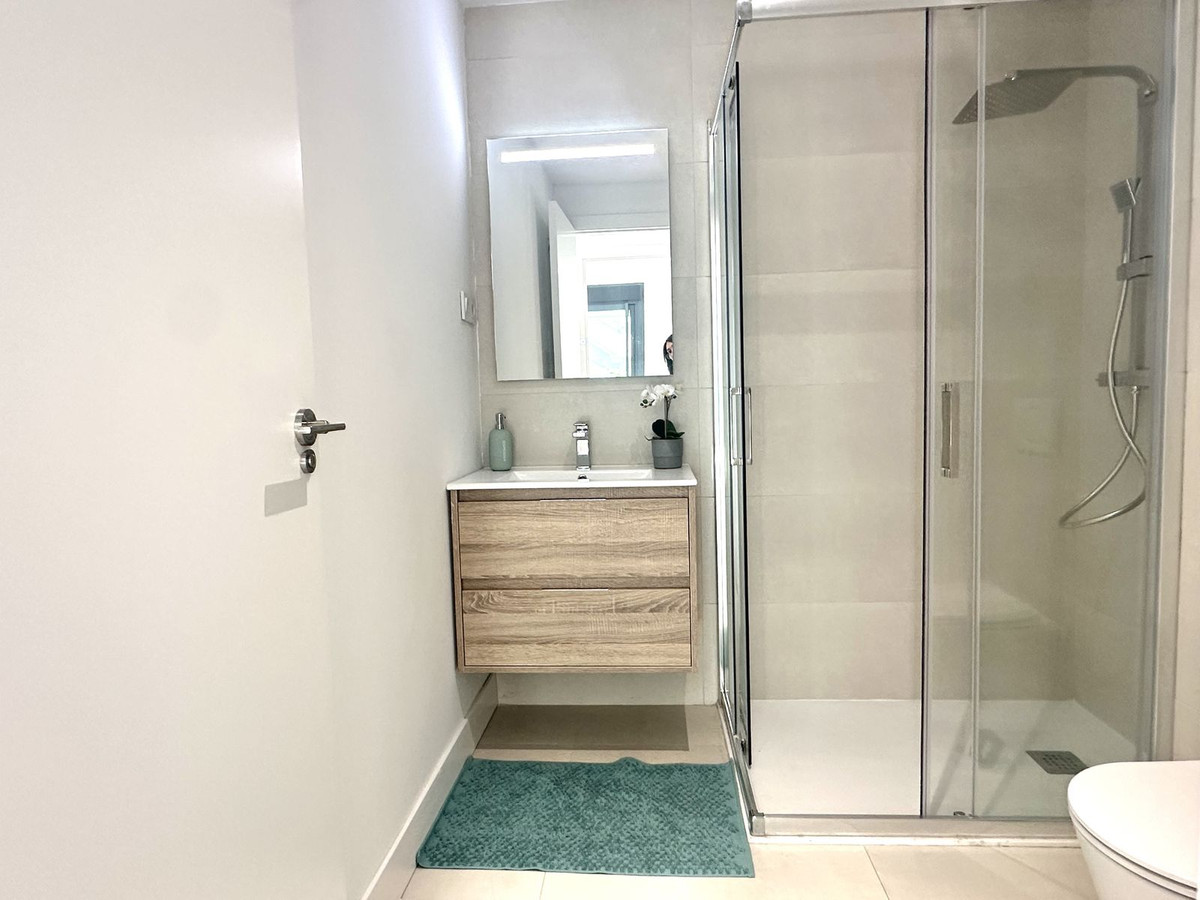 2 Bed Apartment for sale in Fuengirola Costa Del Sol, Málaga, Spain