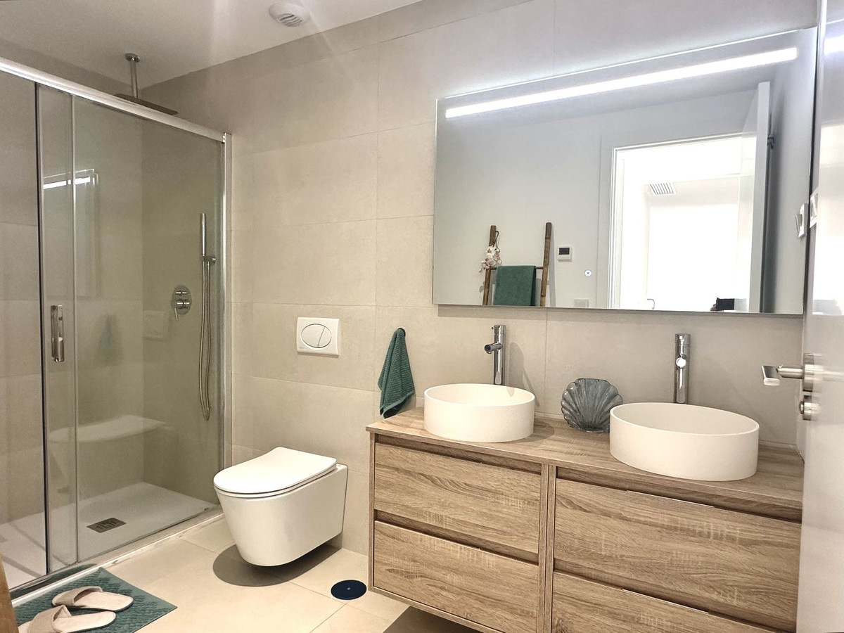 2 Bed Apartment for sale in Fuengirola Costa Del Sol, Málaga, Spain