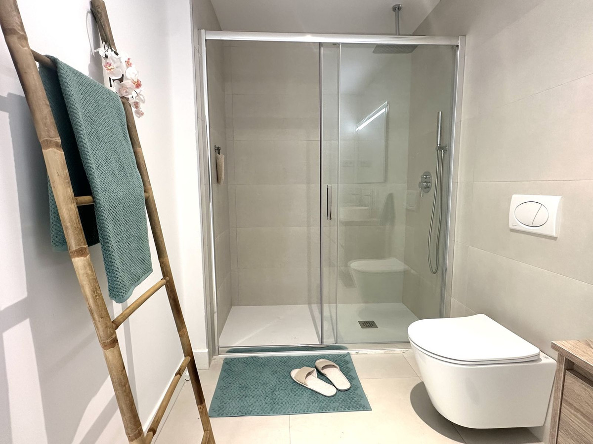 2 Bed Apartment for sale in Fuengirola Costa Del Sol, Málaga, Spain