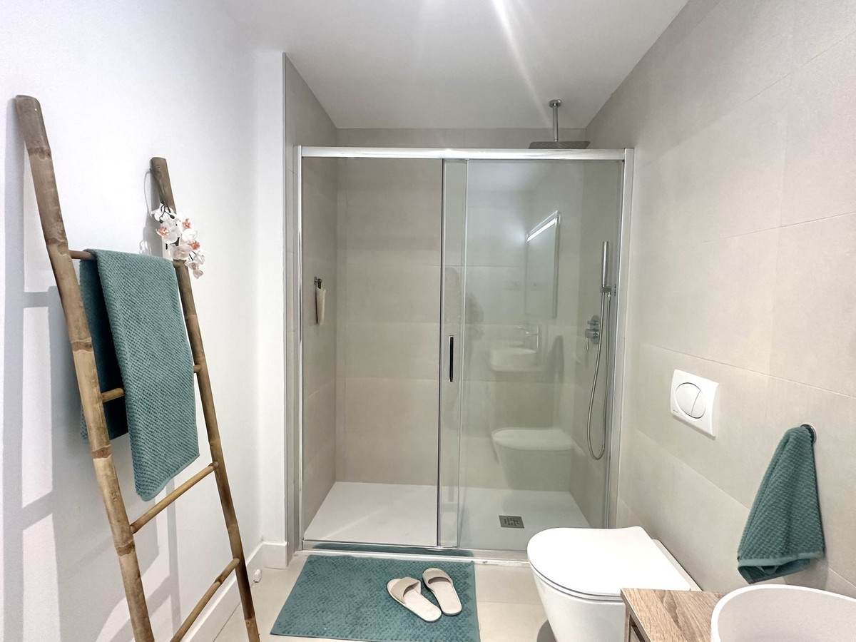 2 Bed Apartment for sale in Fuengirola Costa Del Sol, Málaga, Spain