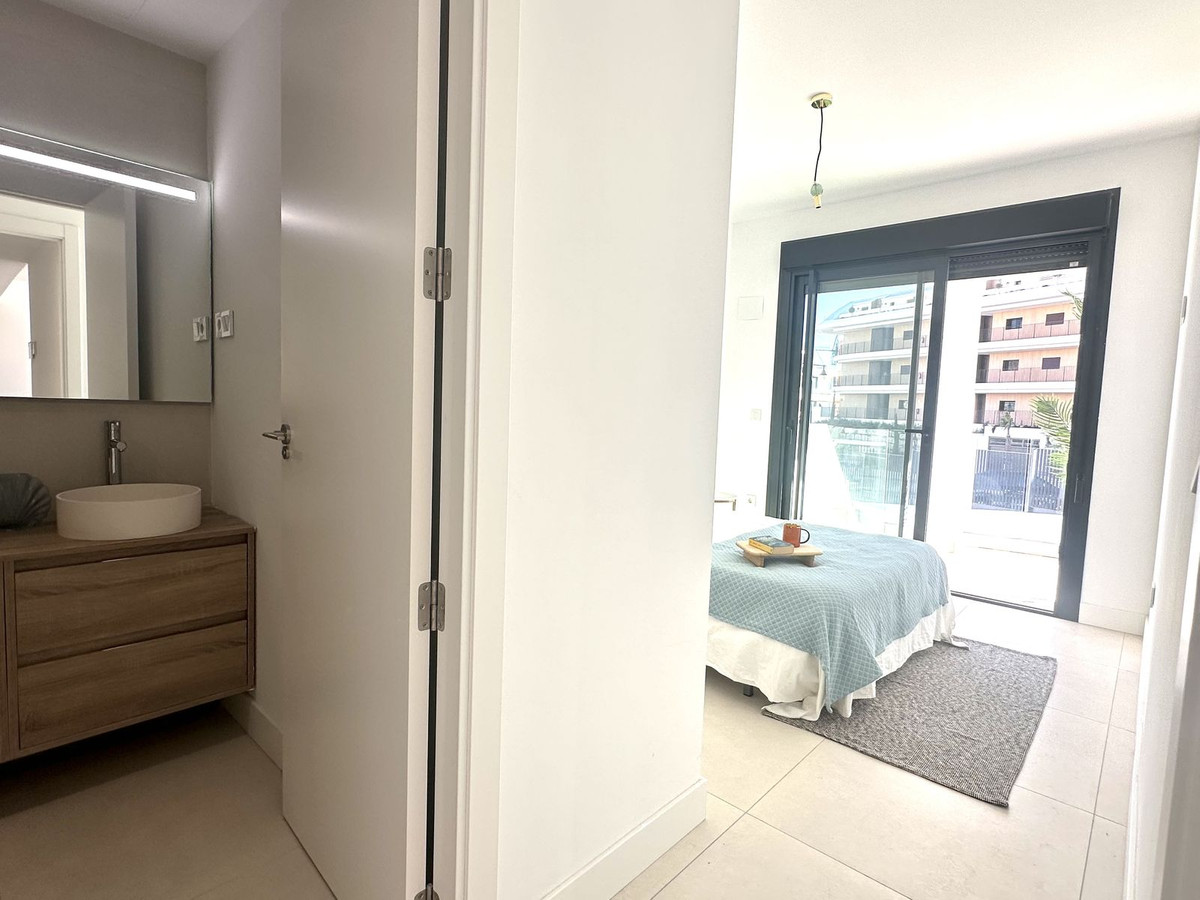 2 Bed Apartment for sale in Fuengirola Costa Del Sol, Málaga, Spain