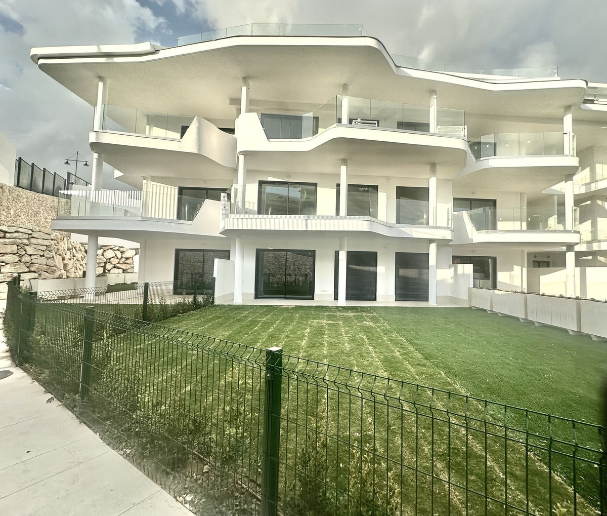 2 Bed Apartment for sale in Fuengirola Costa Del Sol, Málaga, Spain