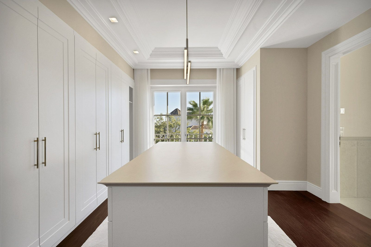 5 Bed Townhouse for sale in Benahavís Costa Del Sol, Málaga, Spain