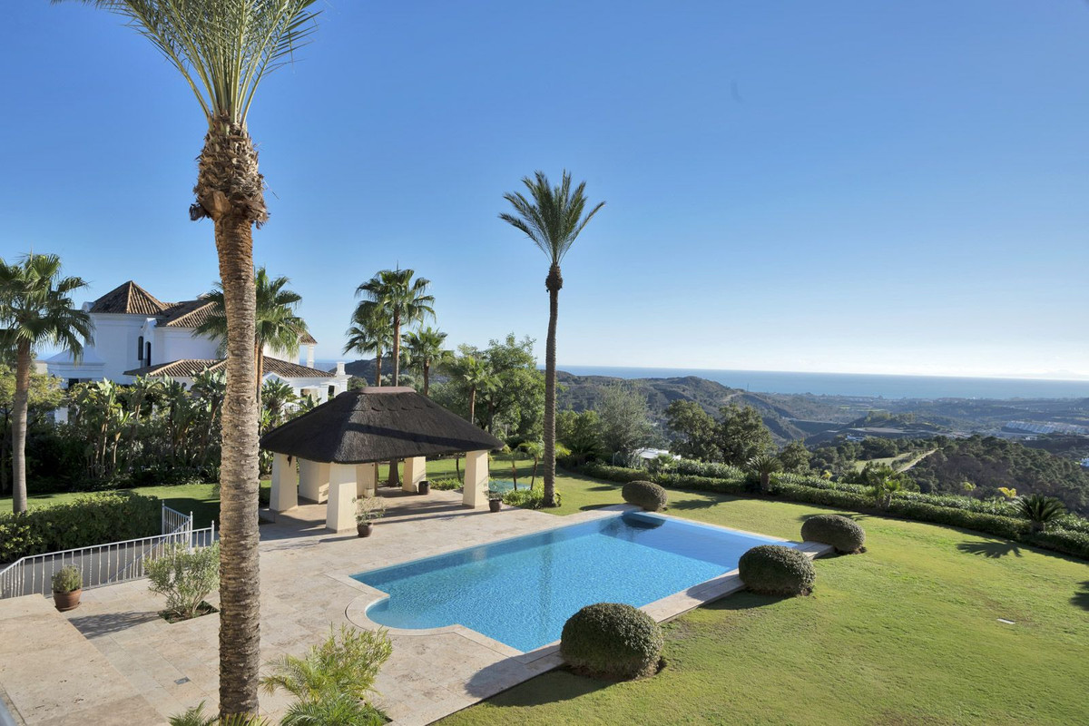 5 Bed Townhouse for sale in Benahavís Costa Del Sol, Málaga, Spain