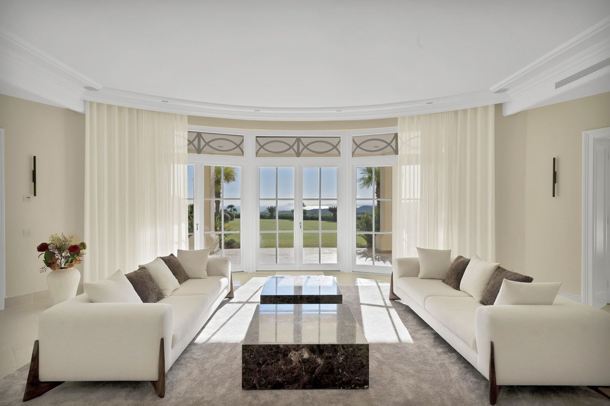 5 Bed Townhouse for sale in Benahavís Costa Del Sol, Málaga, Spain