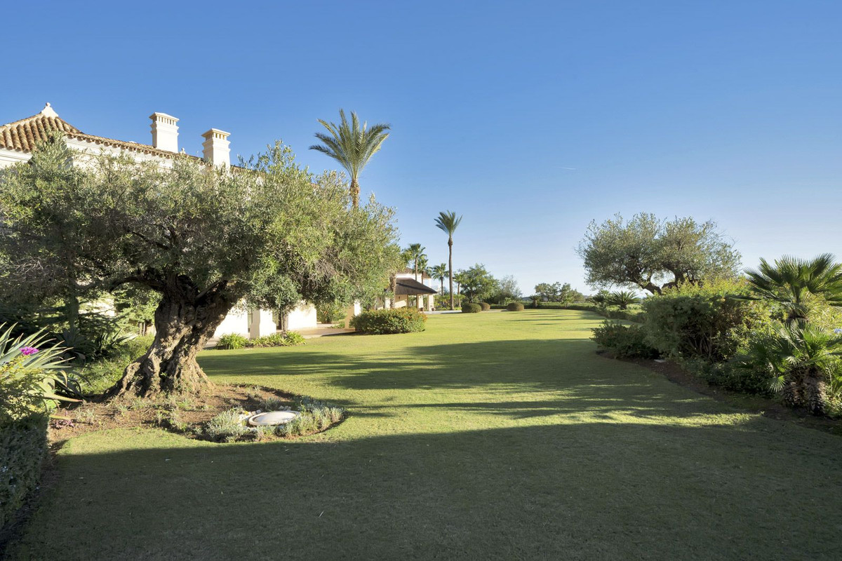 5 Bed Townhouse for sale in Benahavís Costa Del Sol, Málaga, Spain