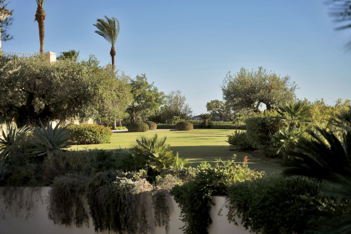 5 Bed Townhouse for sale in Benahavís Costa Del Sol, Málaga, Spain