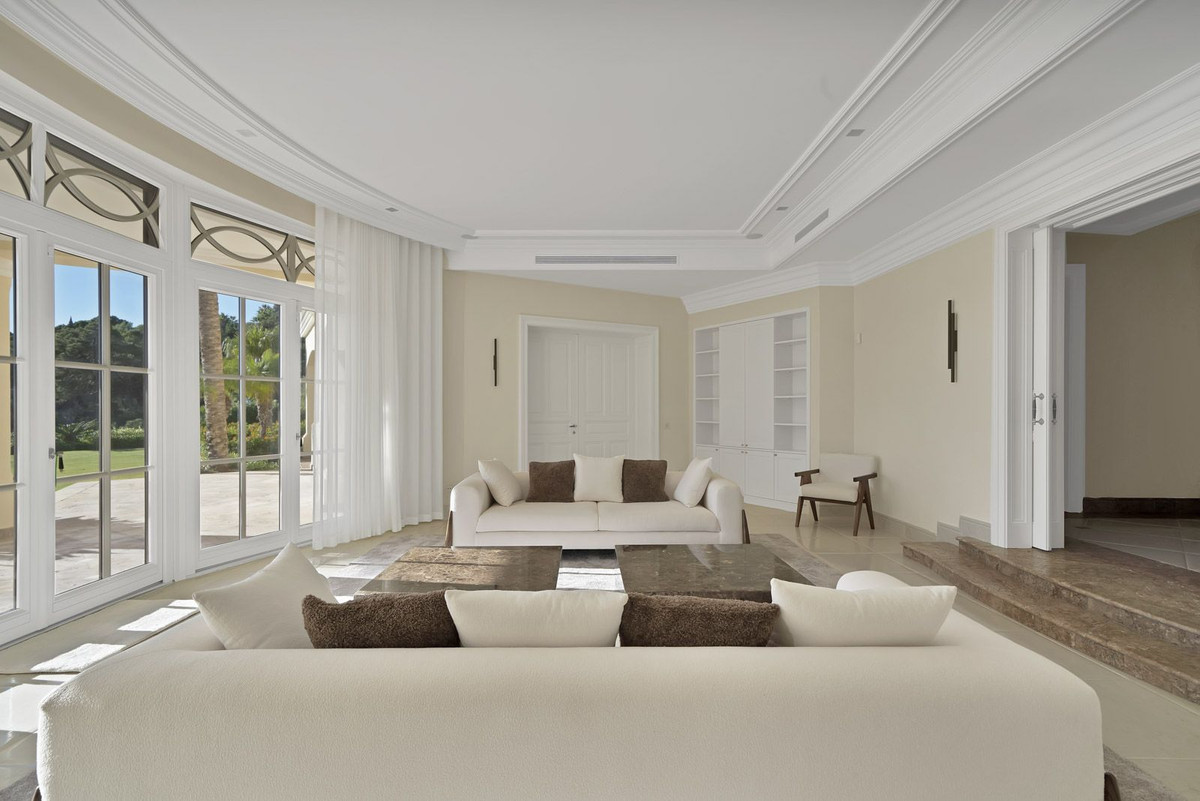 5 Bed Townhouse for sale in Benahavís Costa Del Sol, Málaga, Spain