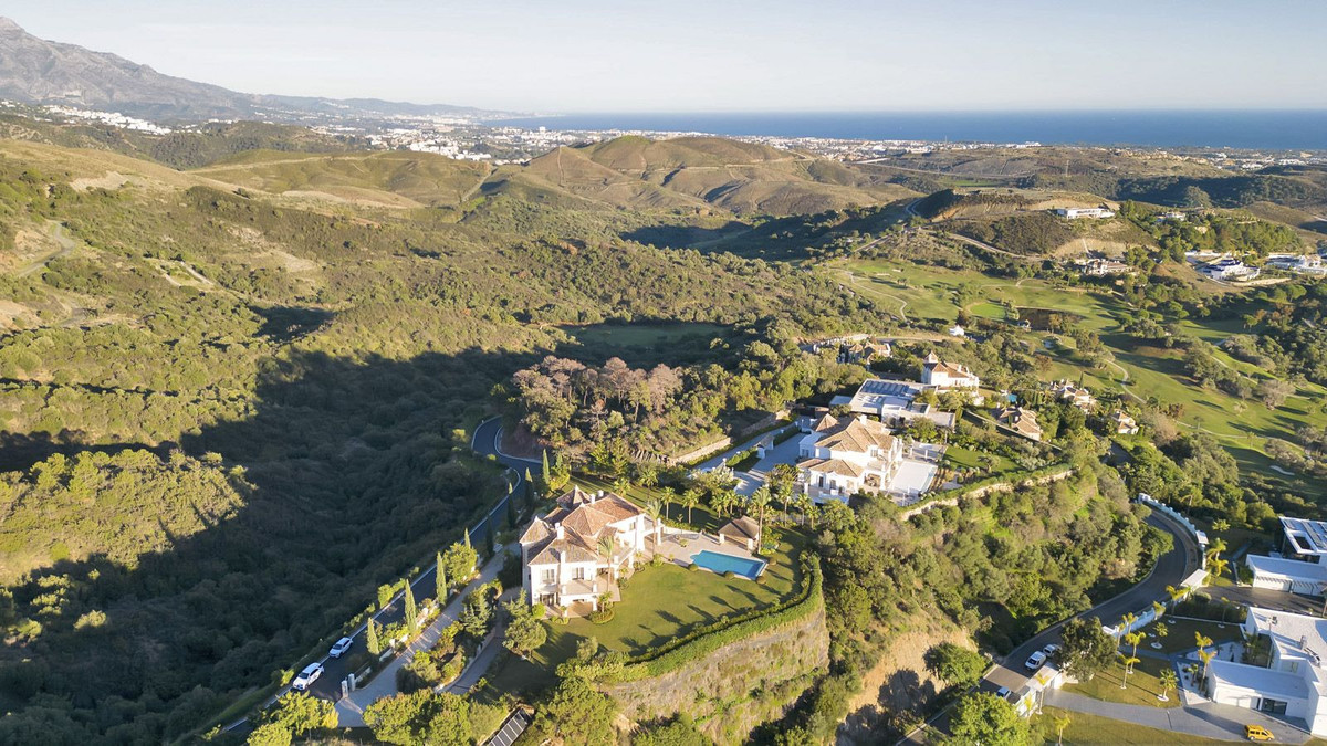 5 Bed Townhouse for sale in Benahavís Costa Del Sol, Málaga, Spain