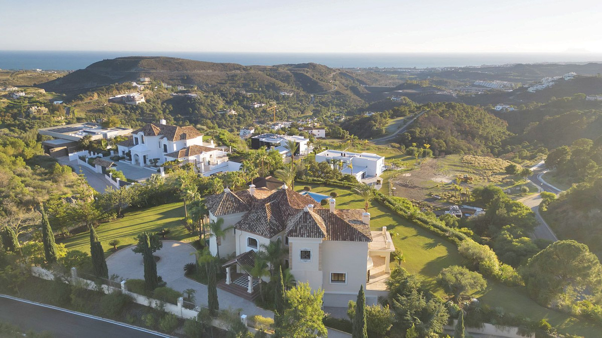 5 Bed Townhouse for sale in Benahavís Costa Del Sol, Málaga, Spain