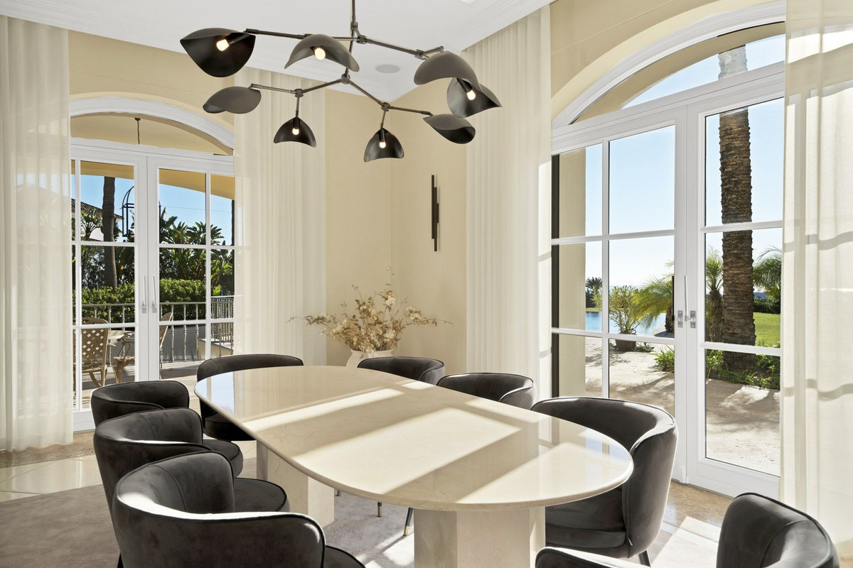 5 Bed Townhouse for sale in Benahavís Costa Del Sol, Málaga, Spain