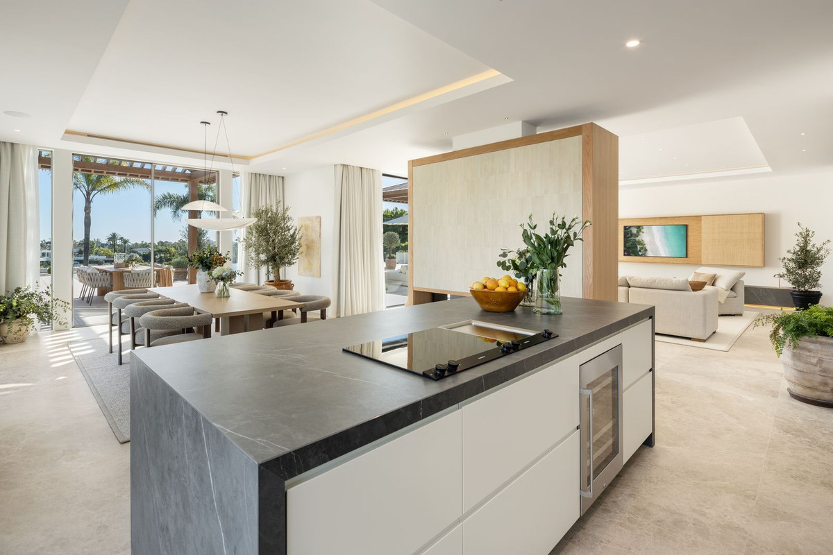 Se vende Villa - Chalet de 6 dormitorios en Costa Del Sol, Málaga, España