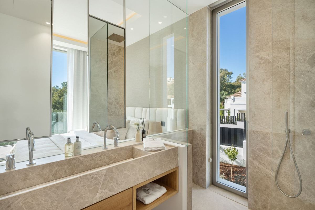 Se vende Villa - Chalet de 6 dormitorios en Costa Del Sol, Málaga, España