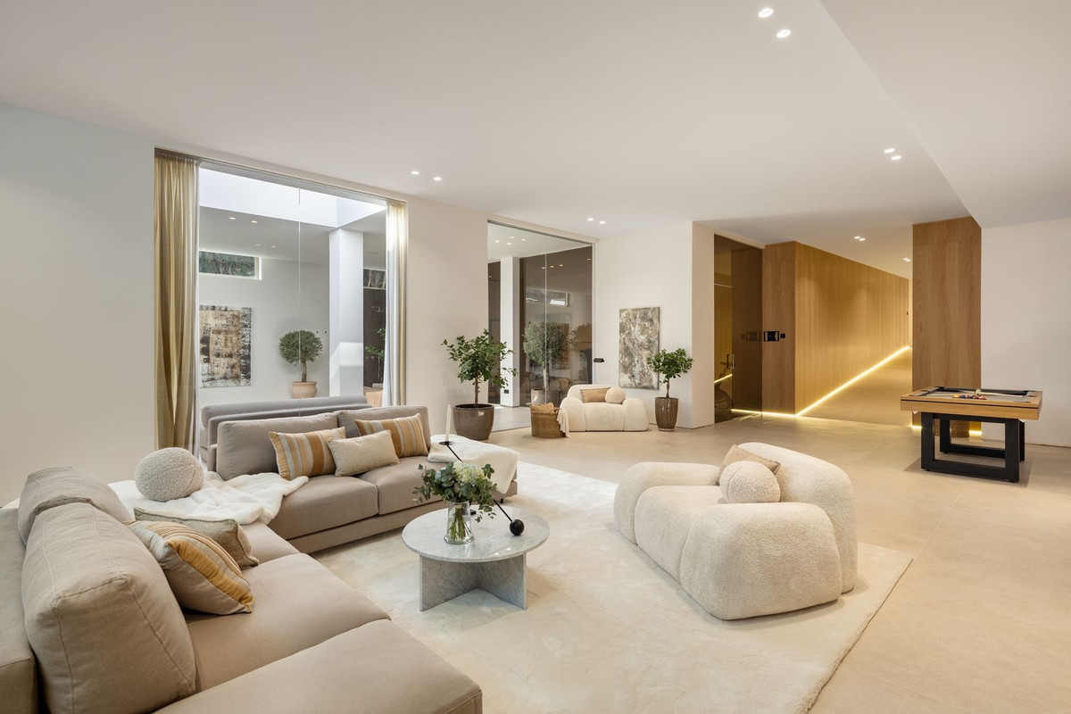 Se vende Villa - Chalet de 6 dormitorios en Costa Del Sol, Málaga, España